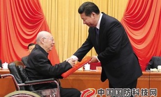 习近平向中国“氢弹之父”于敏颁最高科学技术奖